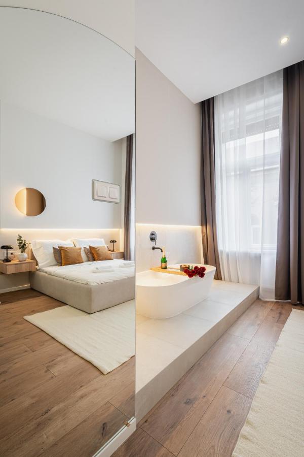 You Boutique Suites, Best Location By Bqa بودابست المظهر الخارجي الصورة