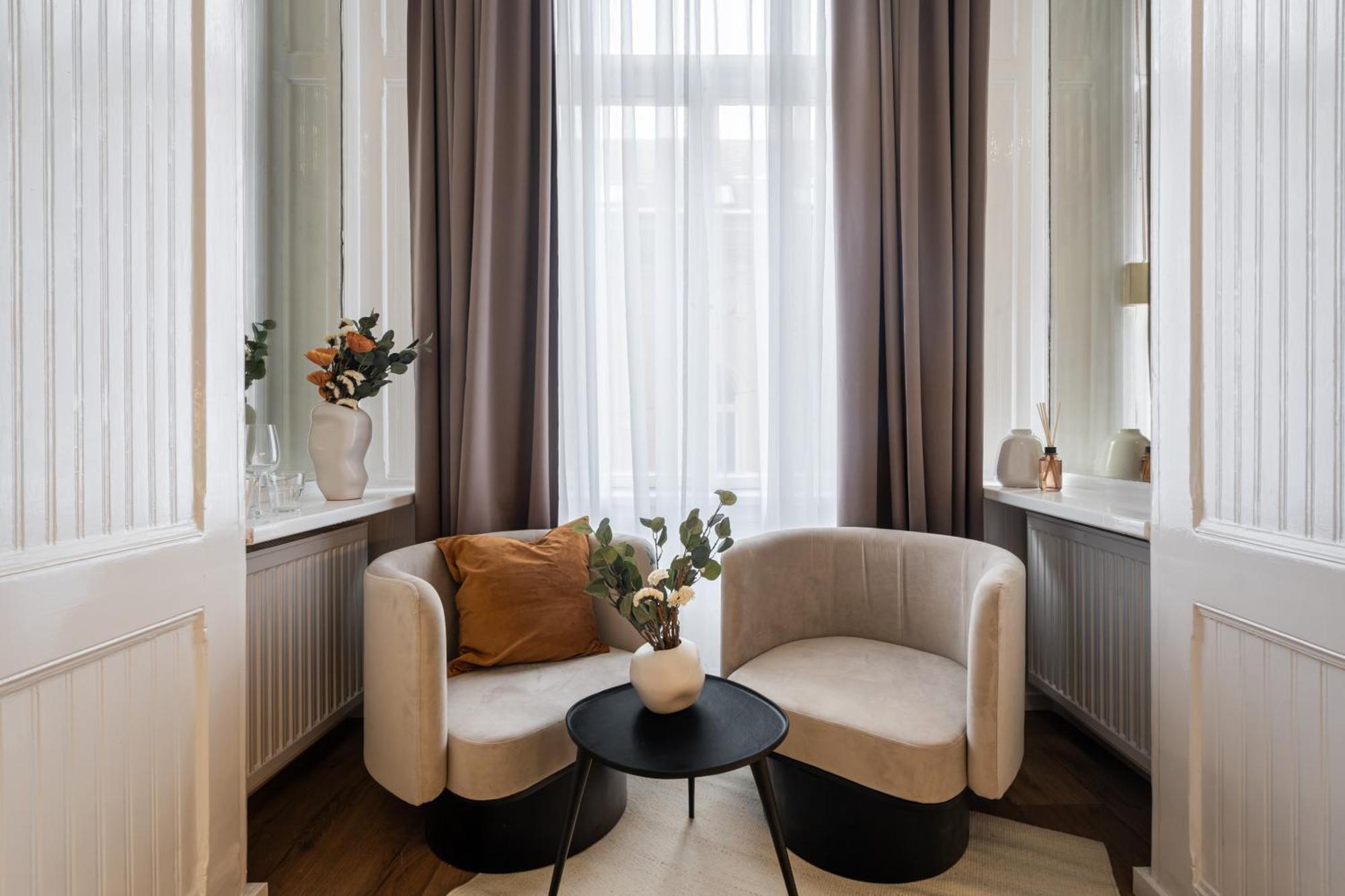 You Boutique Suites, Best Location By Bqa بودابست المظهر الخارجي الصورة