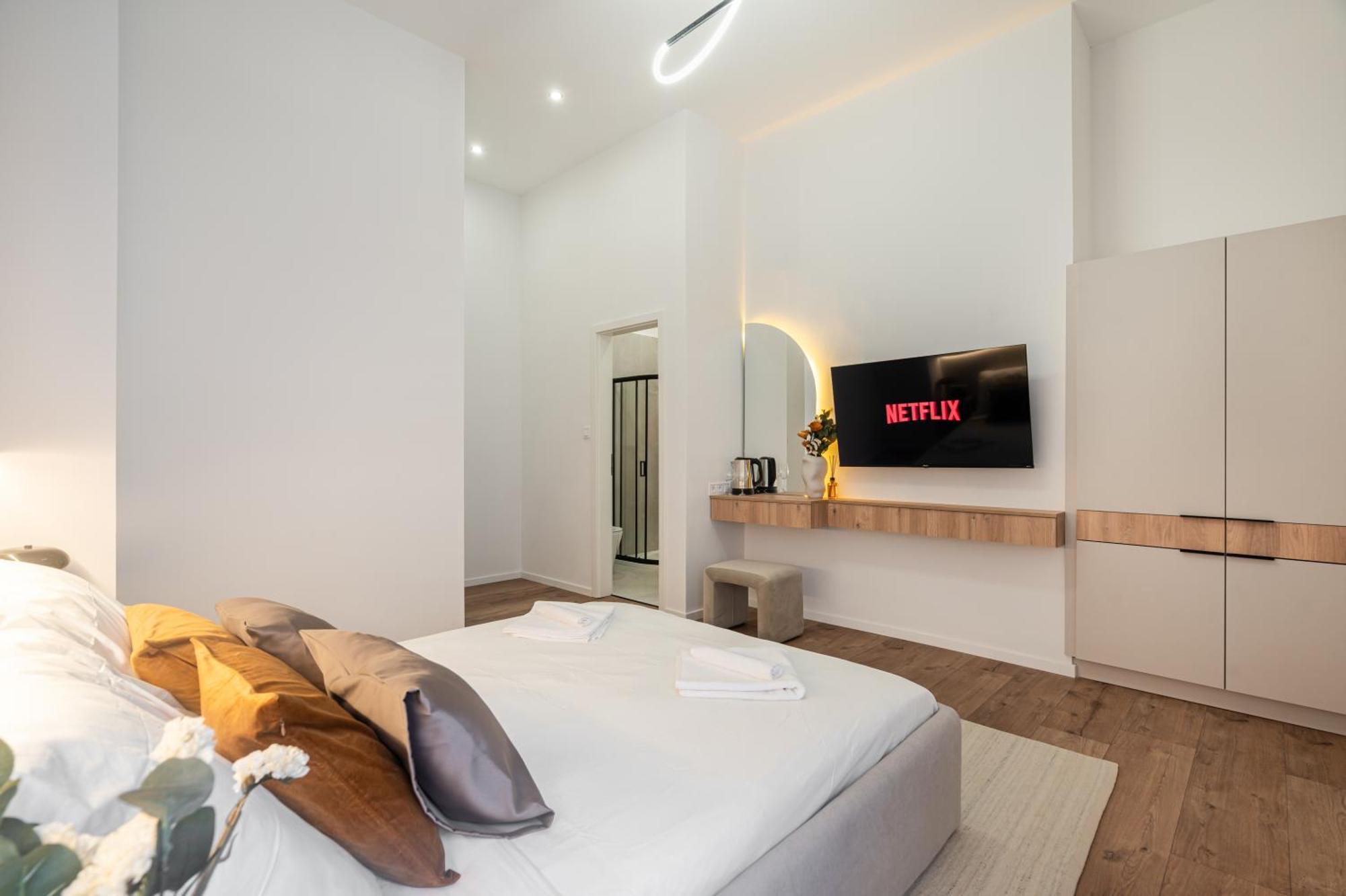 You Boutique Suites, Best Location By Bqa بودابست المظهر الخارجي الصورة