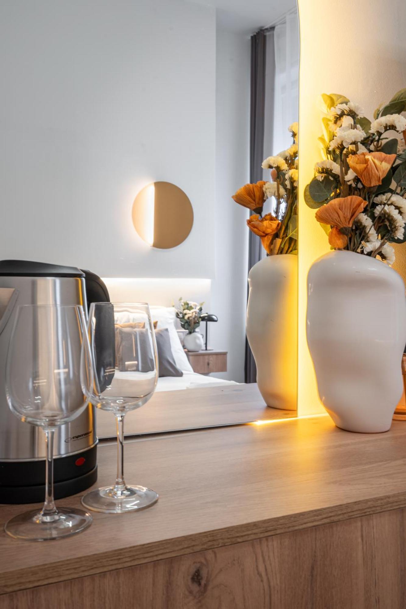 You Boutique Suites, Best Location By Bqa بودابست المظهر الخارجي الصورة