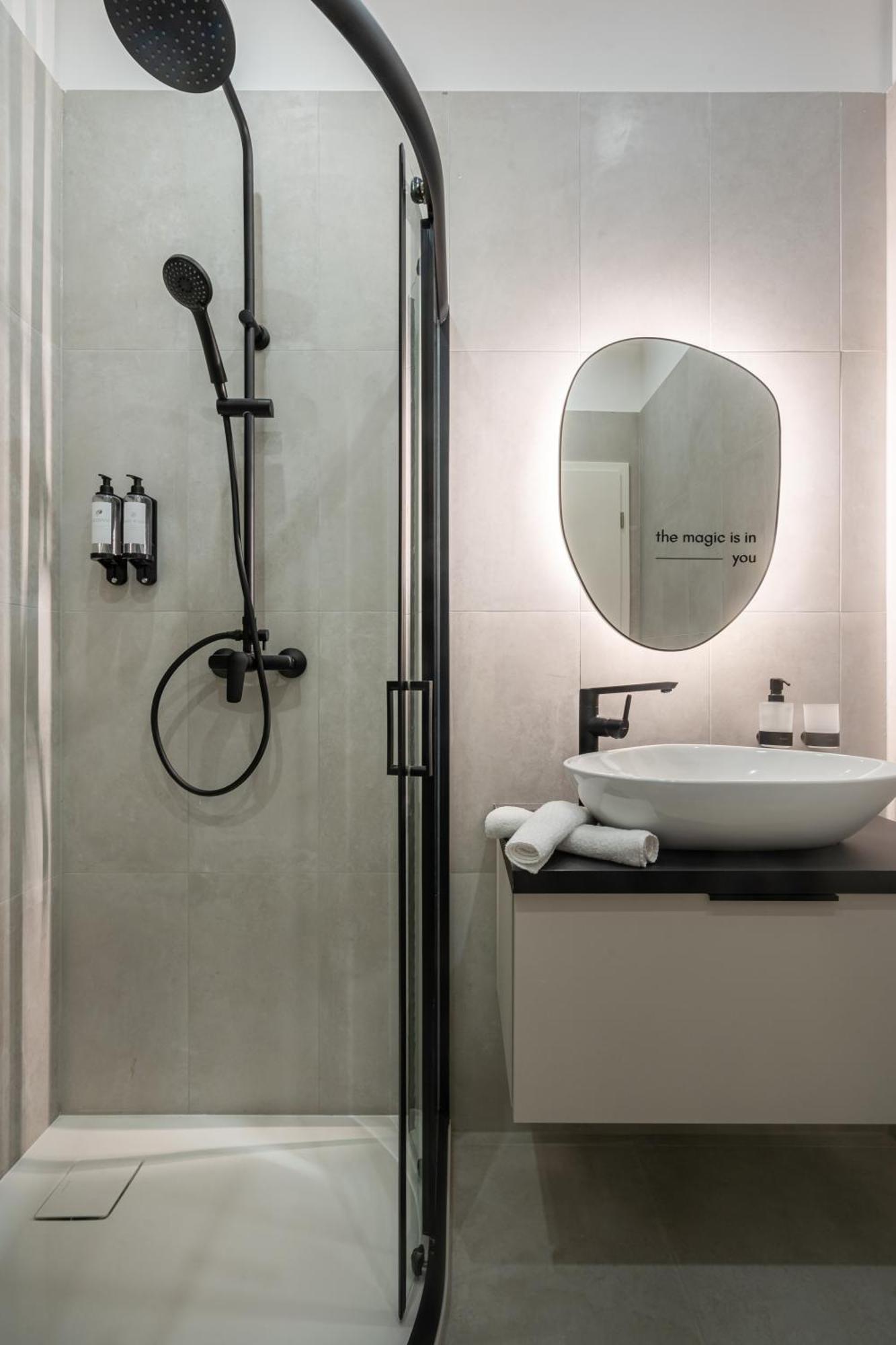 You Boutique Suites, Best Location By Bqa بودابست المظهر الخارجي الصورة
