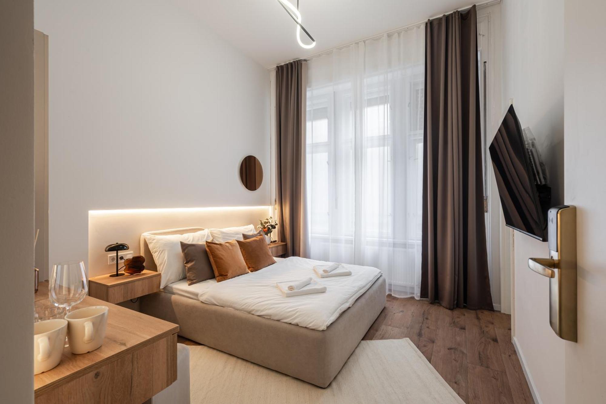 You Boutique Suites, Best Location By Bqa بودابست المظهر الخارجي الصورة