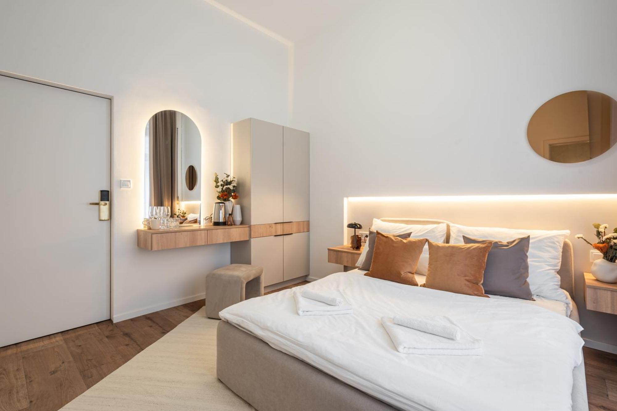 You Boutique Suites, Best Location By Bqa بودابست المظهر الخارجي الصورة