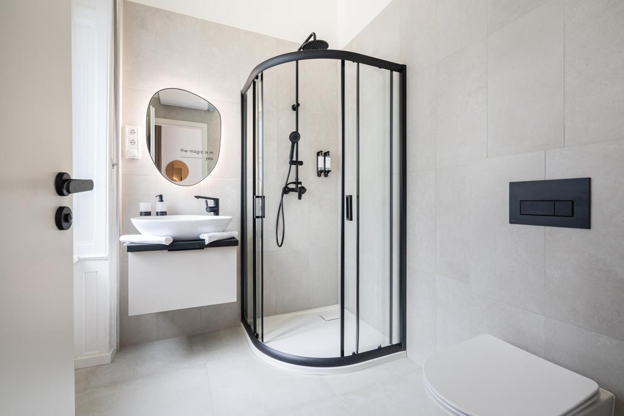 You Boutique Suites, Best Location By Bqa بودابست المظهر الخارجي الصورة