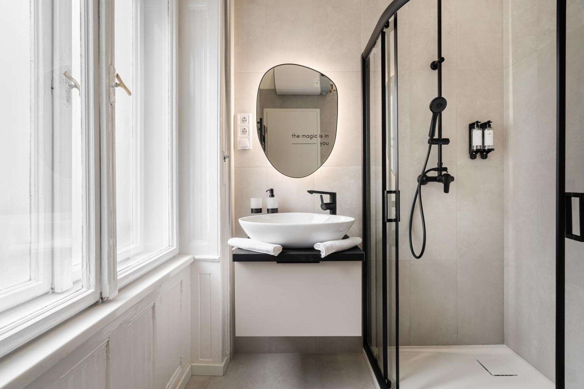You Boutique Suites, Best Location By Bqa بودابست المظهر الخارجي الصورة