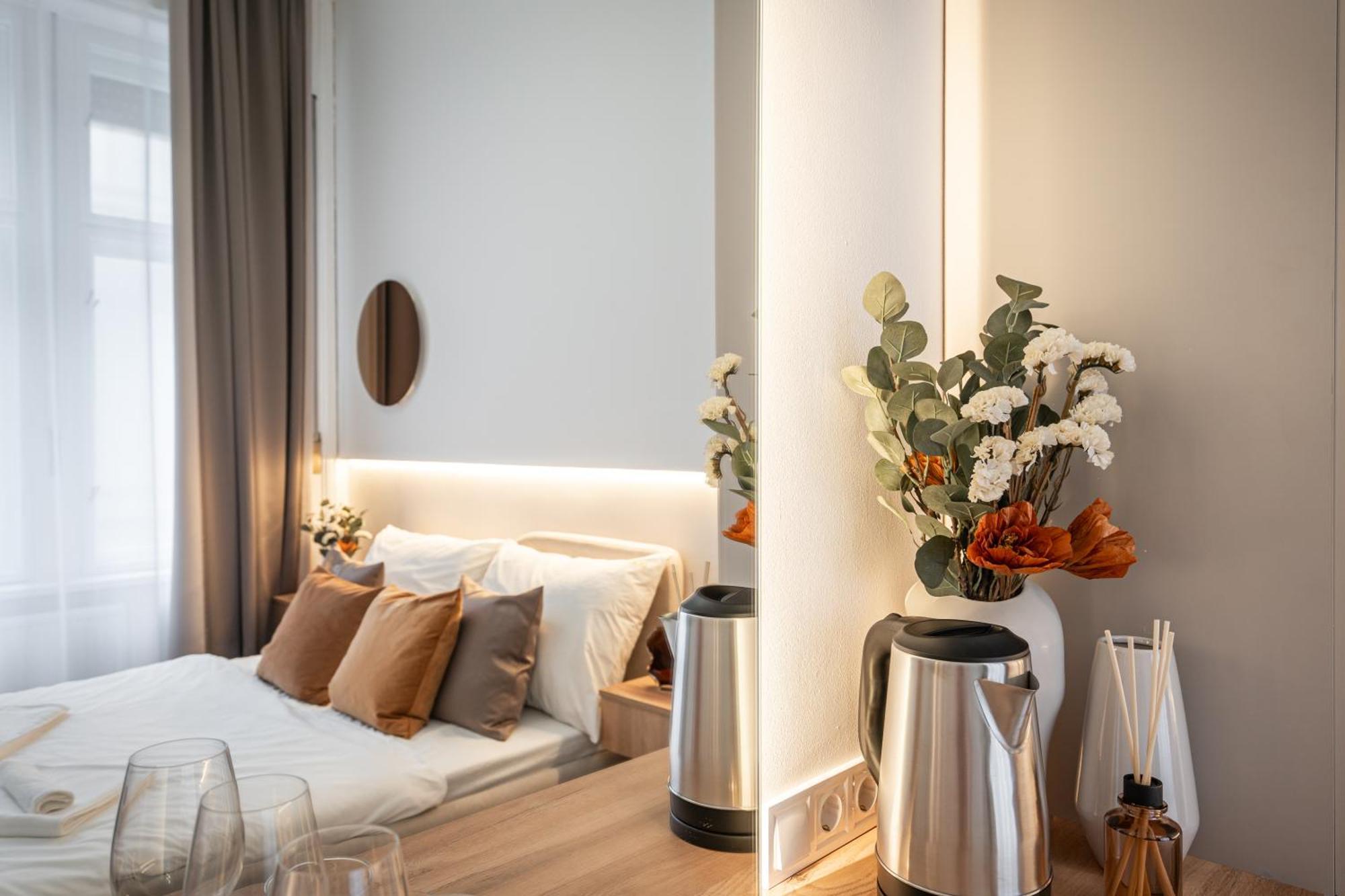 You Boutique Suites, Best Location By Bqa بودابست المظهر الخارجي الصورة