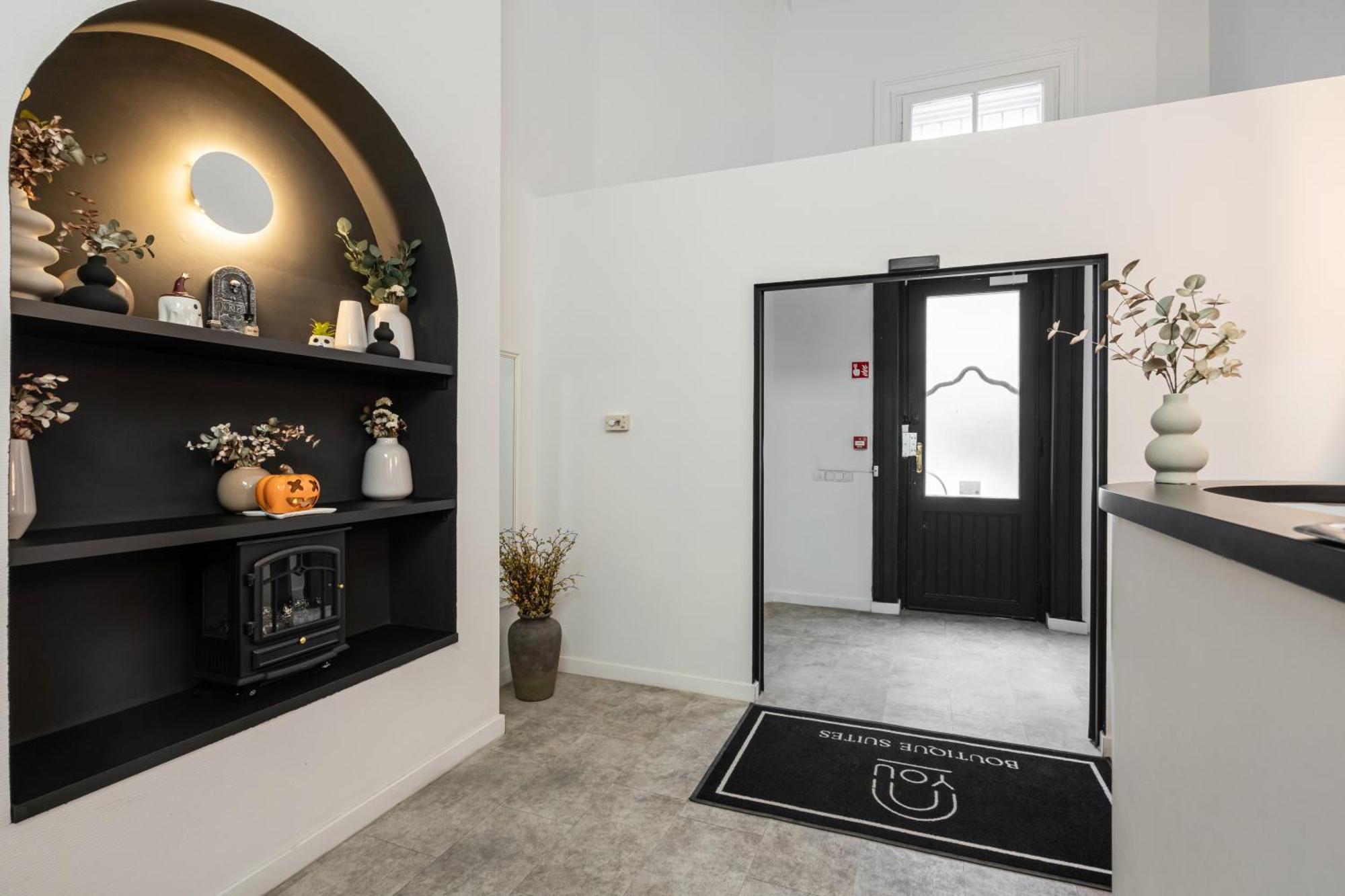 You Boutique Suites, Best Location By Bqa بودابست المظهر الخارجي الصورة